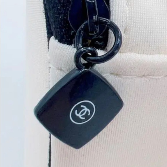 Authentic Chanel Beauty Les Beiges Makeup Bag new in box great gift 🎁 - Picture 12 of 12